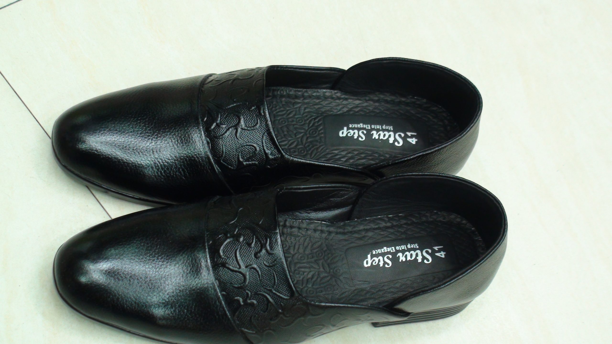 Star Step Men’s Obsidian Black Embossed Pattern Loafers